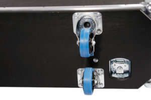 Mixercase in schwarz auf Rollen Midas M-32