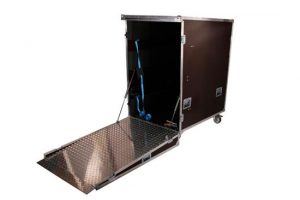Heavy Single-Door Case mit Rampe APC NetShelter CX Server