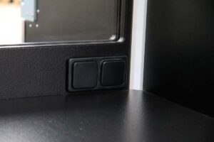 Garderobencase mit LED-Spiegel und Schubladen