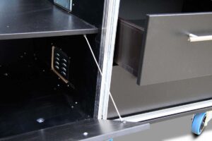 Garderobencase mit LED-Spiegel und Schubladen
