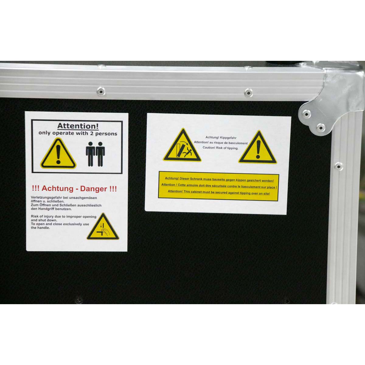 Merchandise Case mit 6 Fächern und Ablage