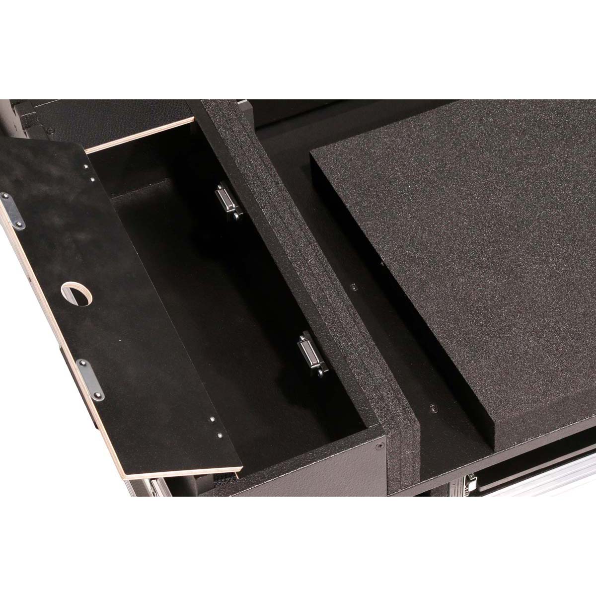 Angled Case GrandMA3 on PC Command Wing + 2 x 15" or 27" Monitors