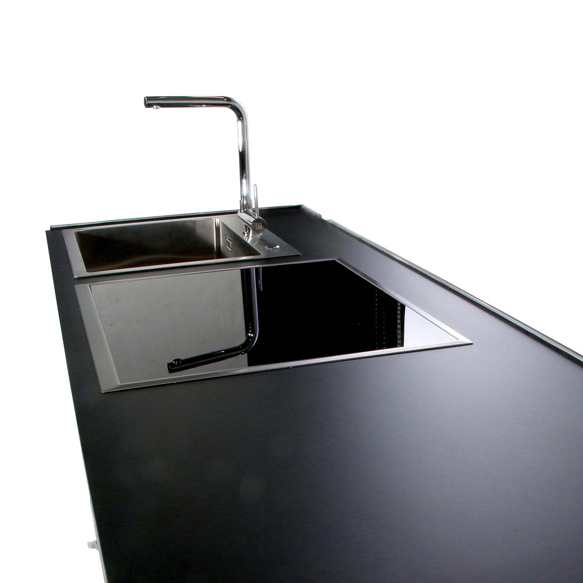 Flight-case cuisine mobile avec plaque de cuisson et évier